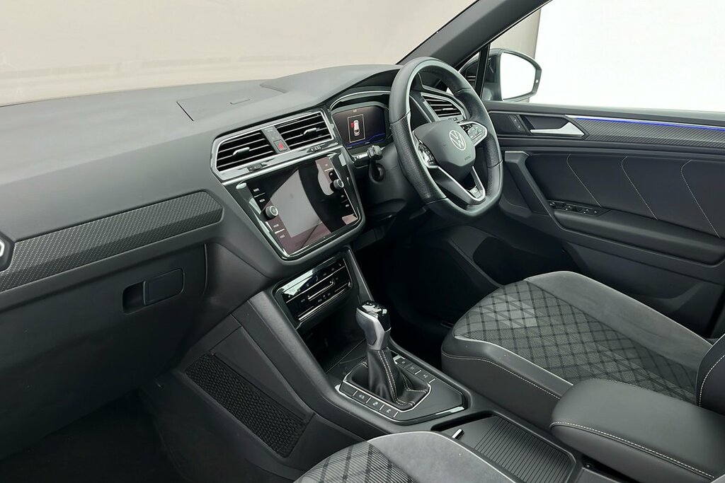 Volkswagen Tiguan R-line Edition 1.5 Tsi 150Ps 7-Speed Dsg Black #2