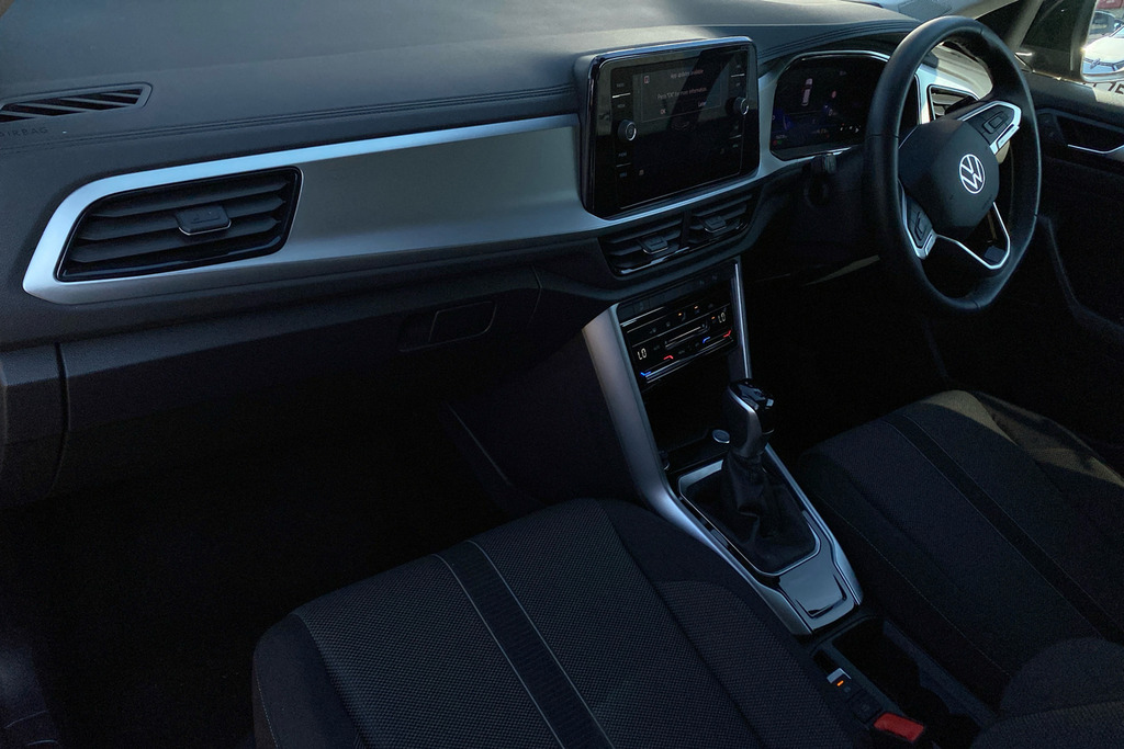 Volkswagen T-Roc Match 1.5 Tsi 150Ps 7-Speed Dsg Black #2