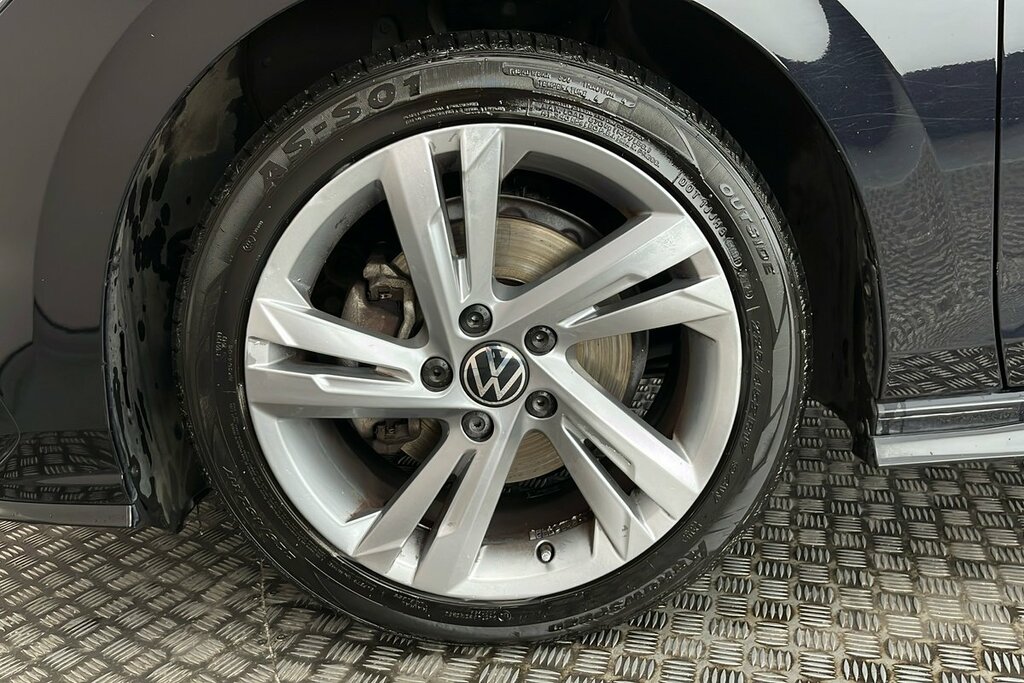 Volkswagen Golf 8 R-line 1.5 Etsi 150Ps 7-Speed Dsg Black #5