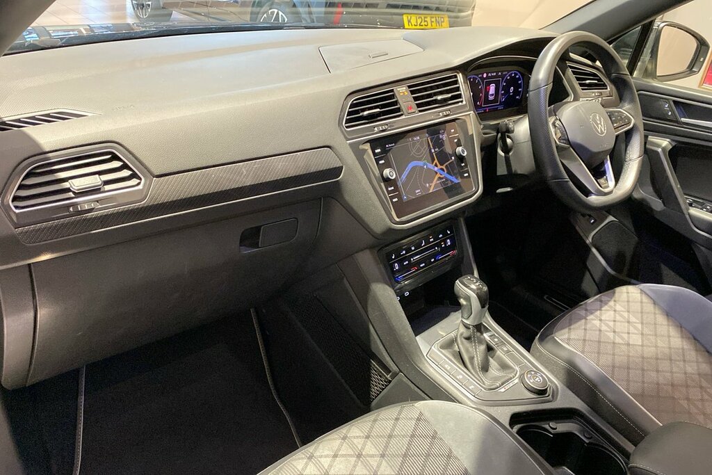 Volkswagen Tiguan Allspace 2.0 Tsi 4Motion R-line Dsg Black #2