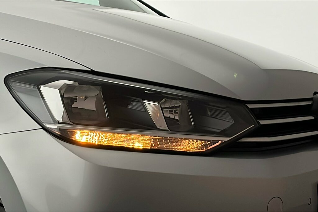 Volkswagen Touran Se Black #32