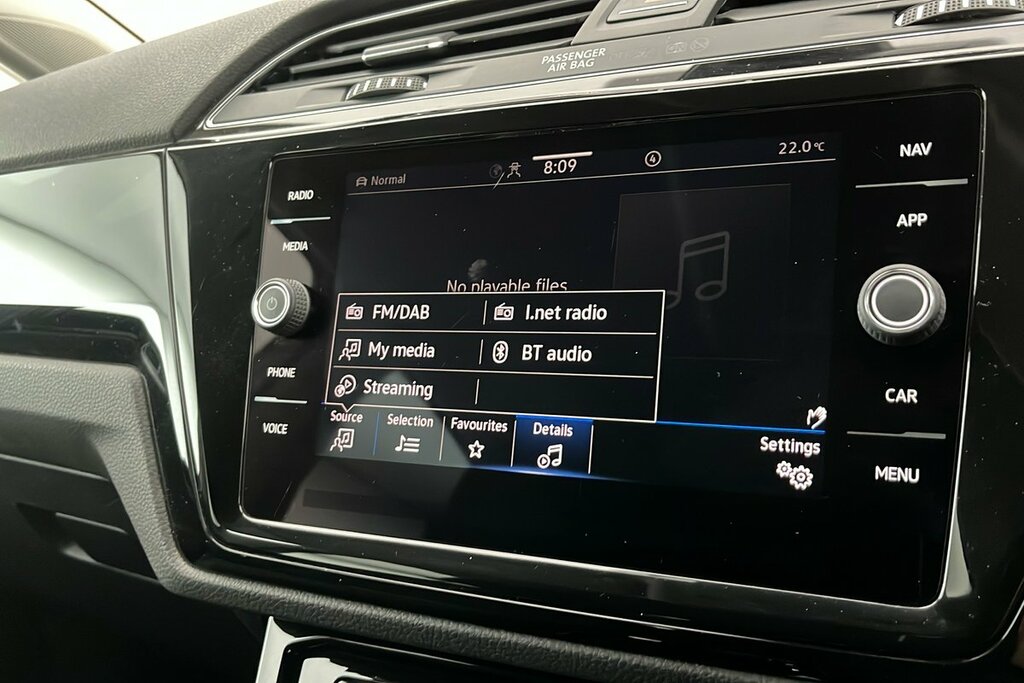 Volkswagen Touran Se Black #17