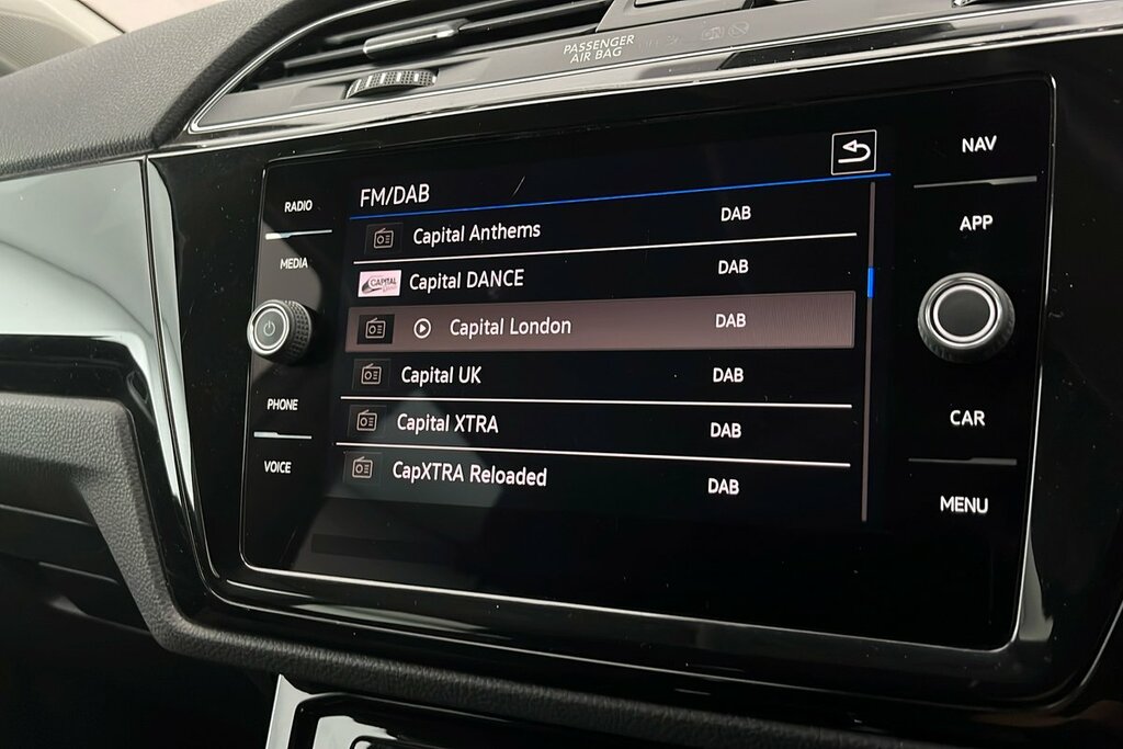 Volkswagen Touran Se Black #16
