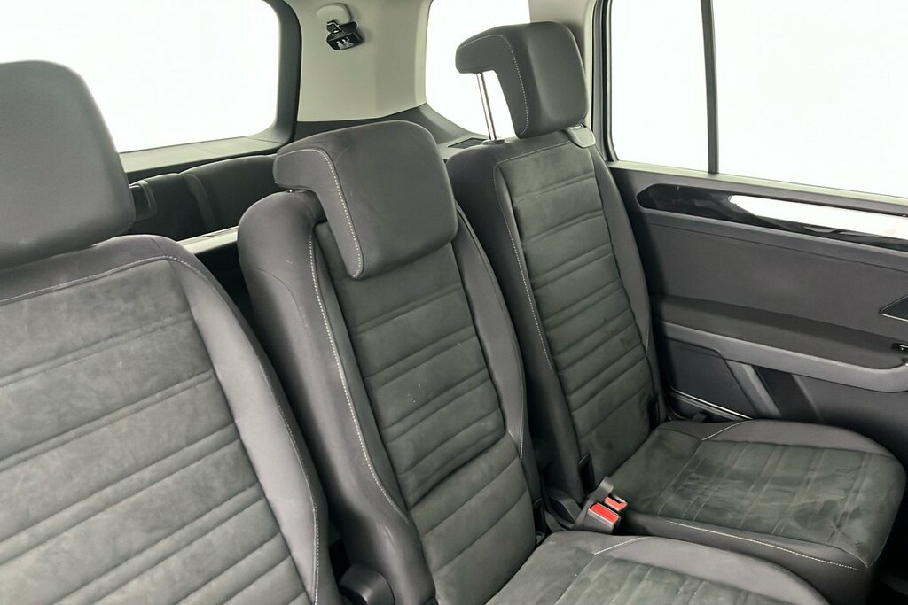 Volkswagen Touran Se Black #10