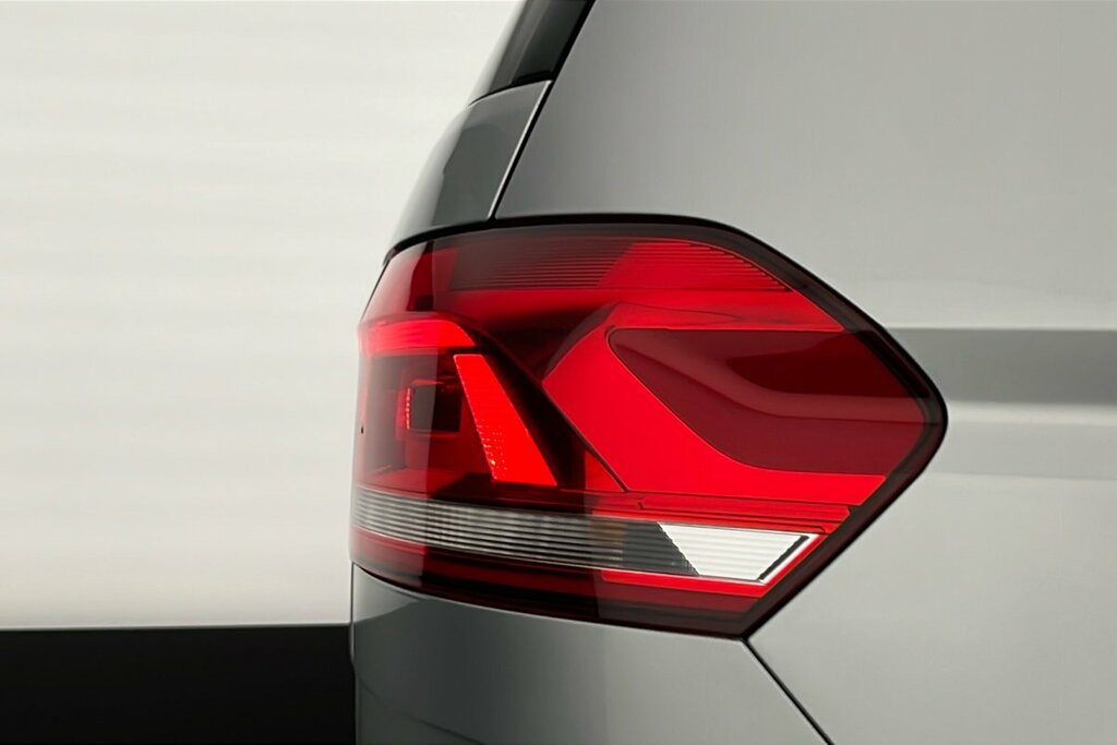 Volkswagen Touran Se Black #31