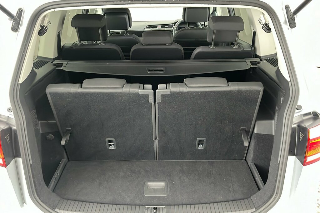 Volkswagen Touran Se Black #12