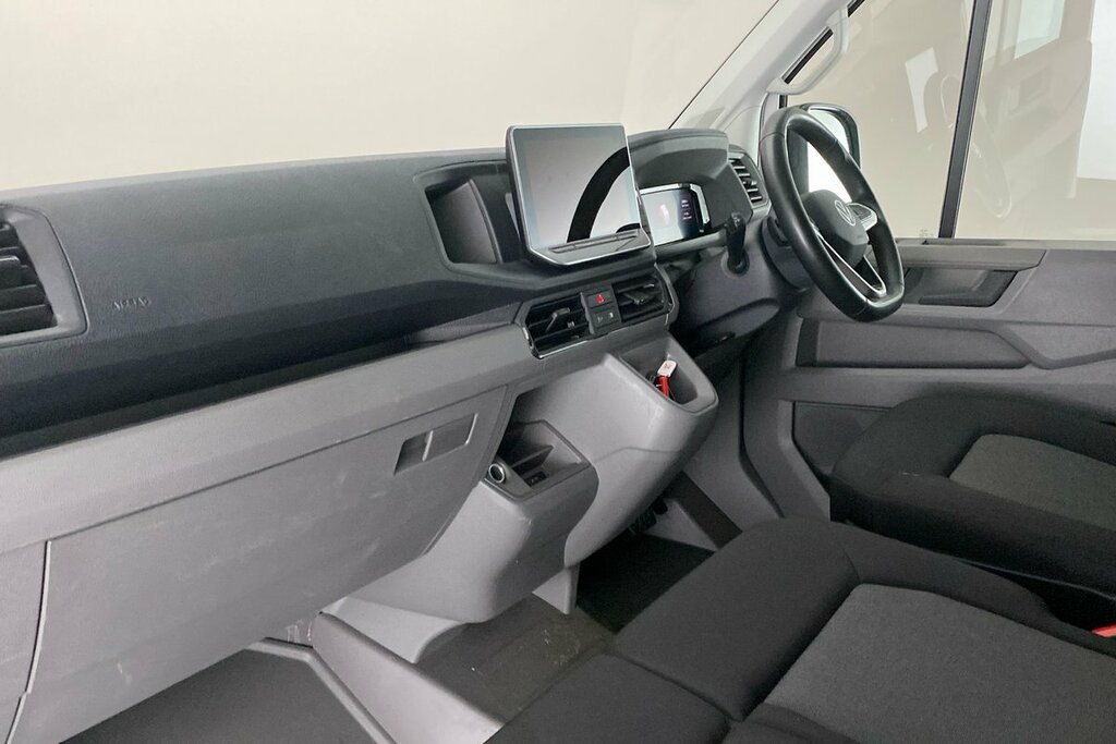 Volkswagen Crafter Cr35 Panel Van Commerce Mwb 140 Ps 2.0 Tdi 8Sp Aut White #2