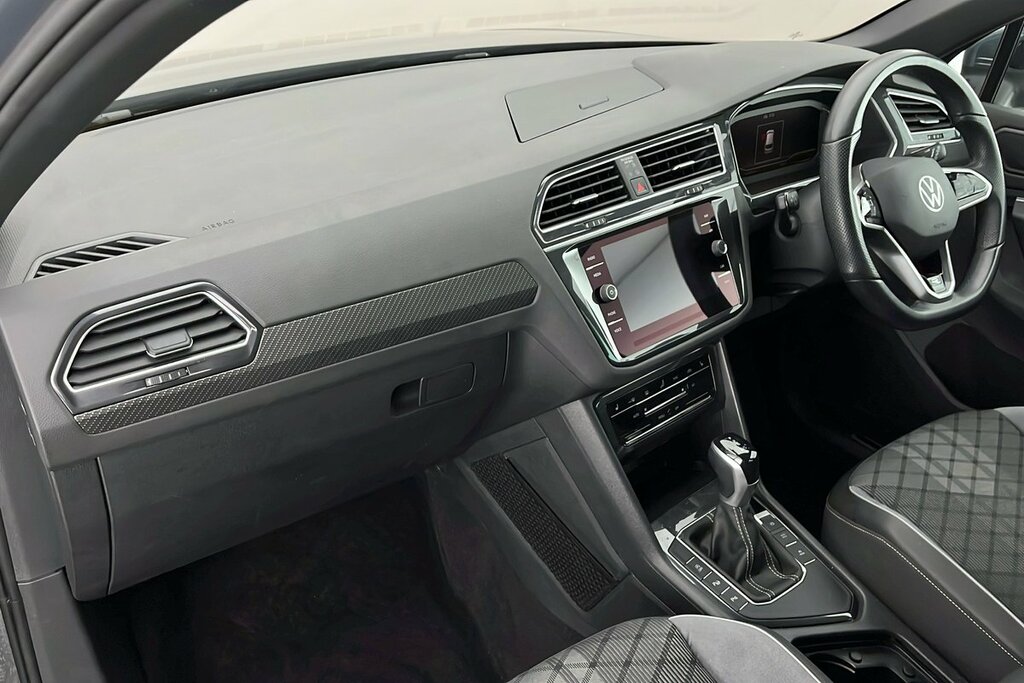 Volkswagen Tiguan R-line 1.5 Tsi 150Ps 7-Speed Dsg Grey #2