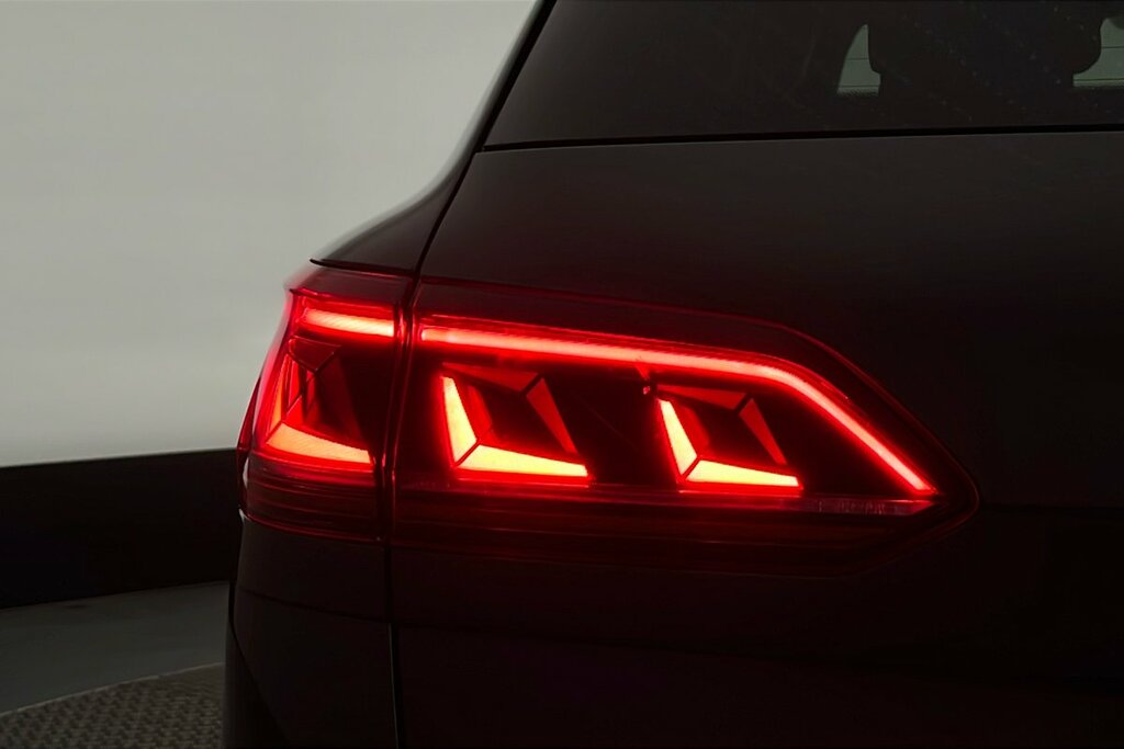 Volkswagen Touareg Elegance Black #30