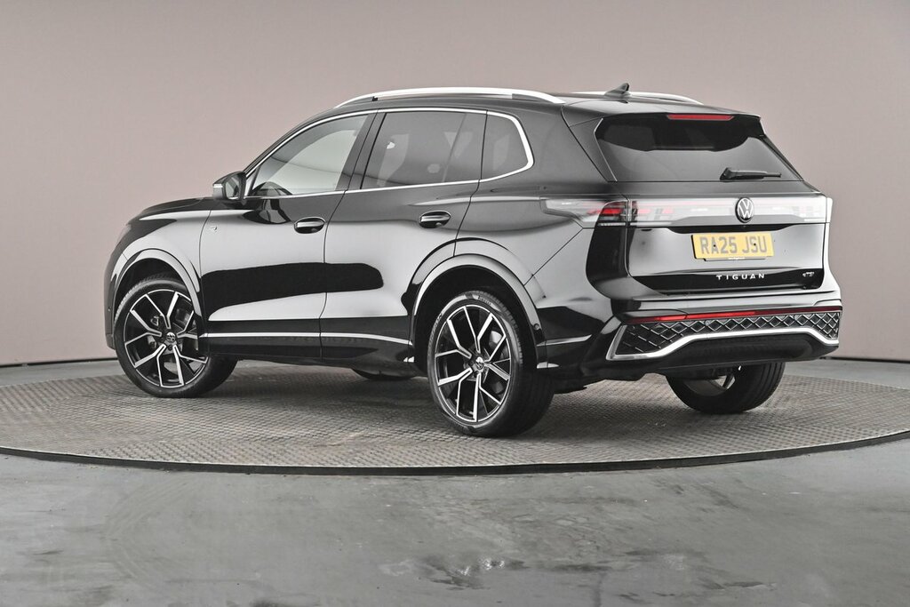 Volkswagen Tiguan R-line 1.5 Etsi 150 Ps 7-Speed Dsg Black #3