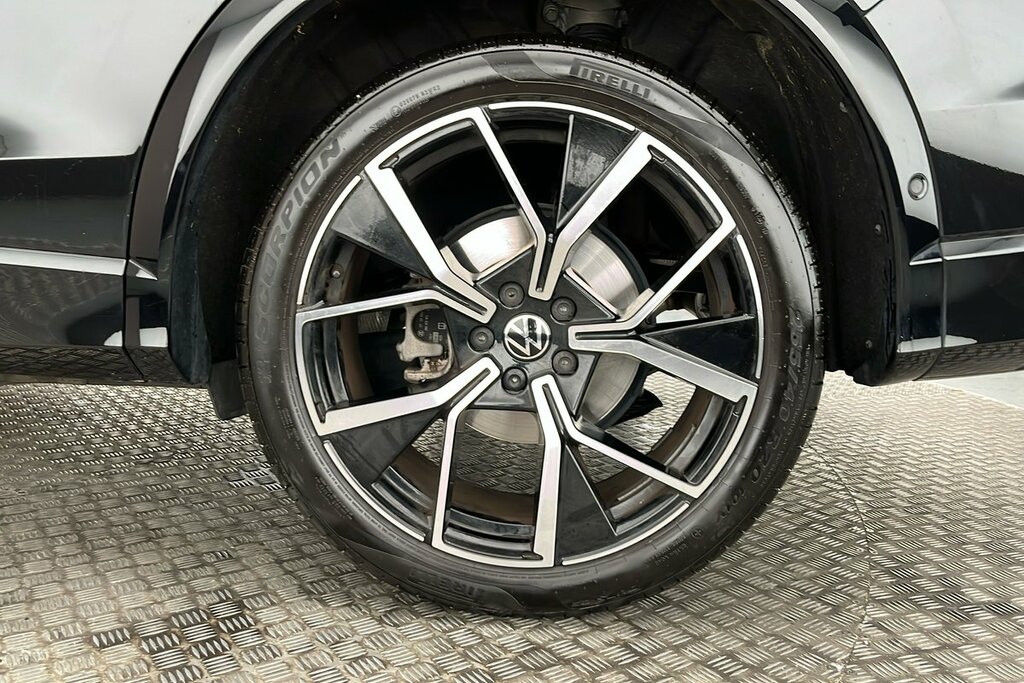 Volkswagen Tiguan R-line 1.5 Etsi 150 Ps 7-Speed Dsg Black #5