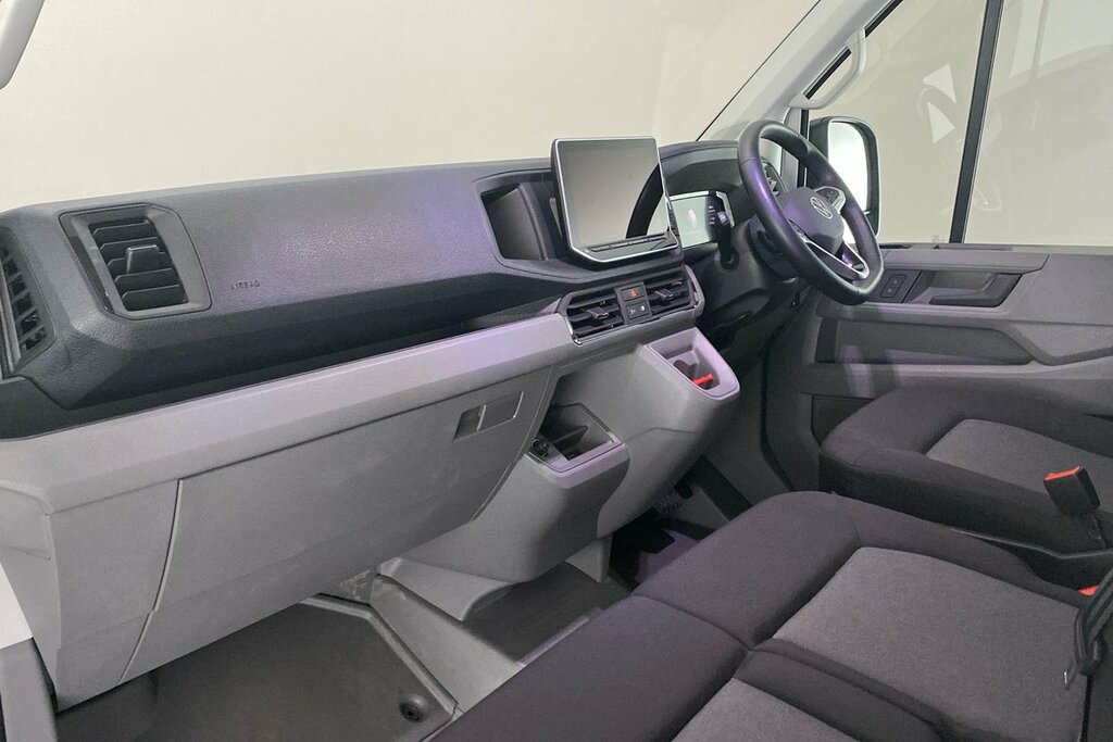 Volkswagen Crafter Cr35 Panel Van Commerce Mwb 140 Ps 2.0 Tdi 8Sp Aut White #2