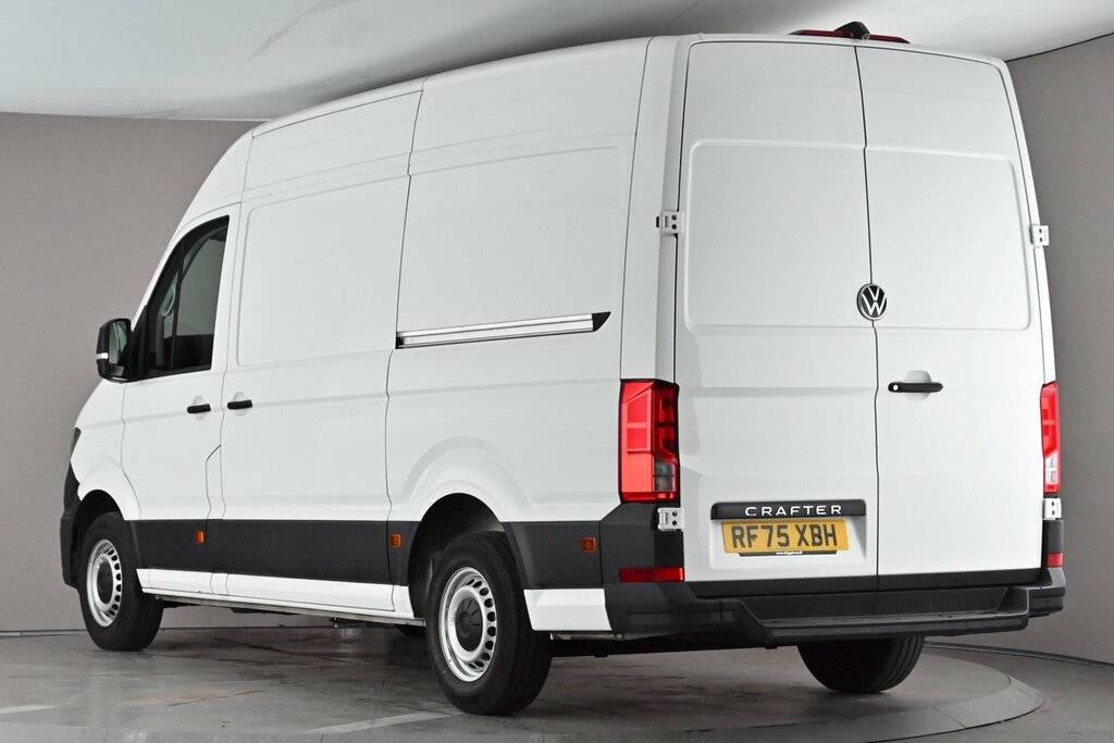 Volkswagen Crafter Cr35 Panel Van Commerce Mwb 140 Ps 2.0 Tdi 8Sp Aut White #3