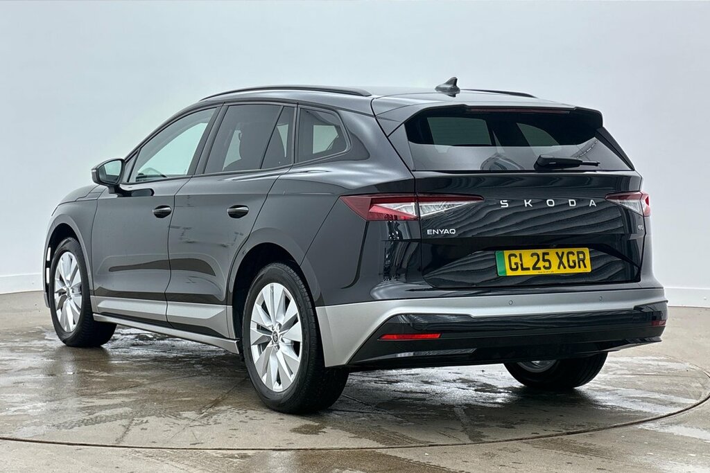 Skoda ENYAQ Se L 60 63 Kwh 204 Ps Single Speed Black #3
