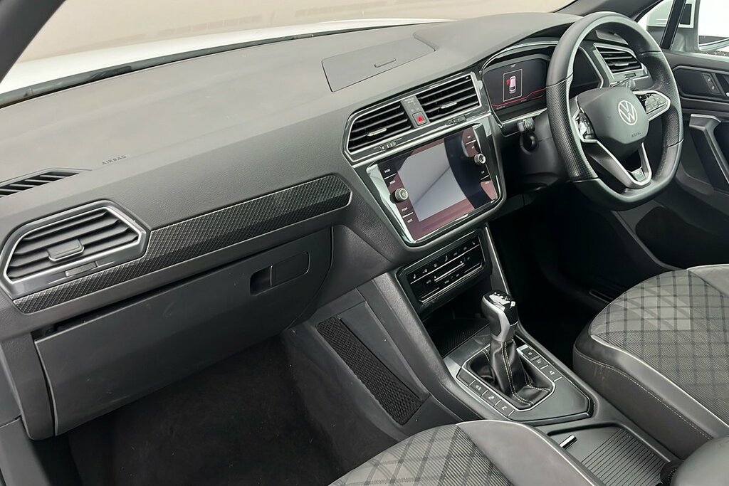 Volkswagen Tiguan R-line 1.5 Tsi 150Ps 7-Speed Dsg White #2