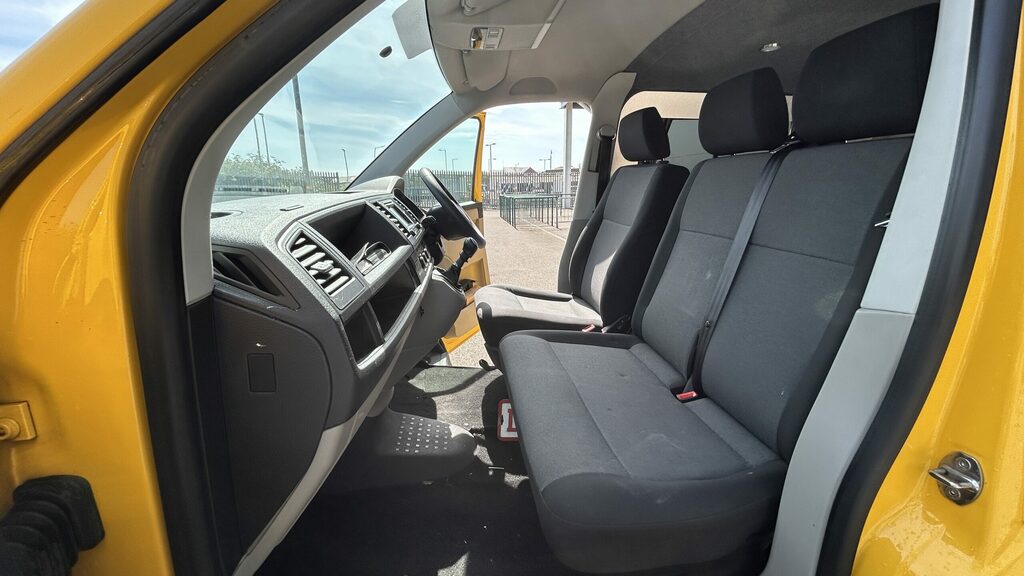 Volkswagen Transporter Volkswagen Transporter Yellow #6