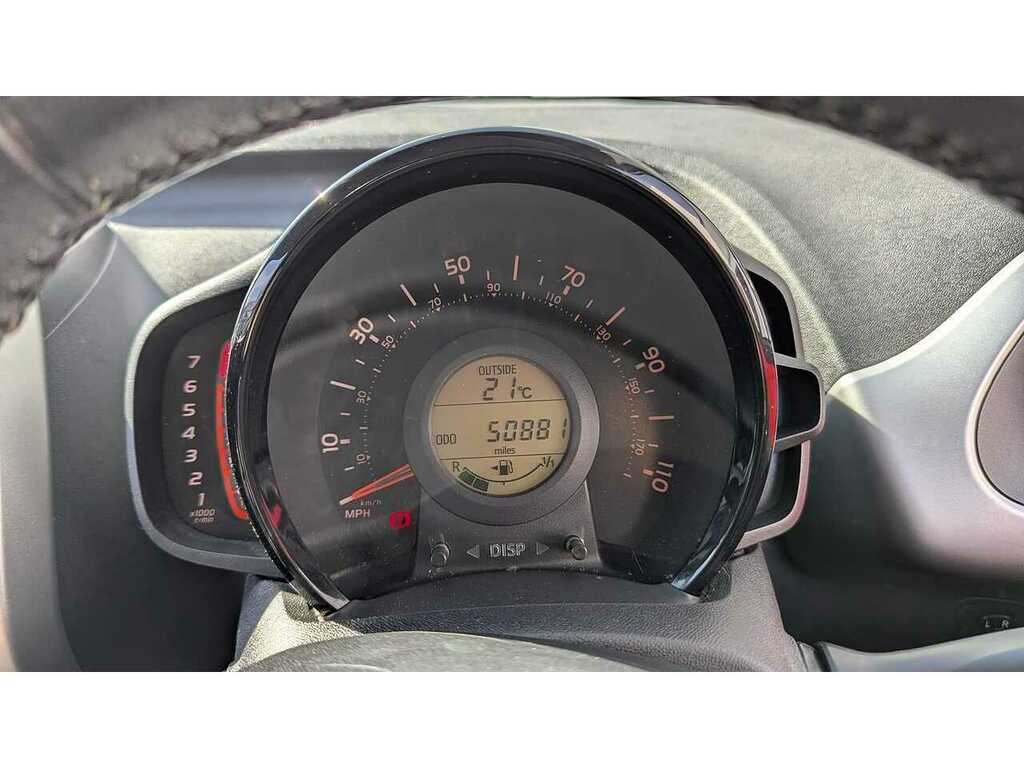 Toyota Aygo 1L X-style Red #9