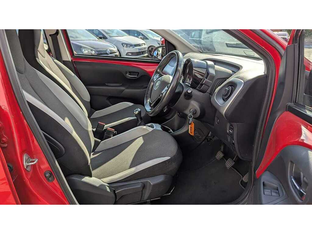 Toyota Aygo 1L X-style Red #5