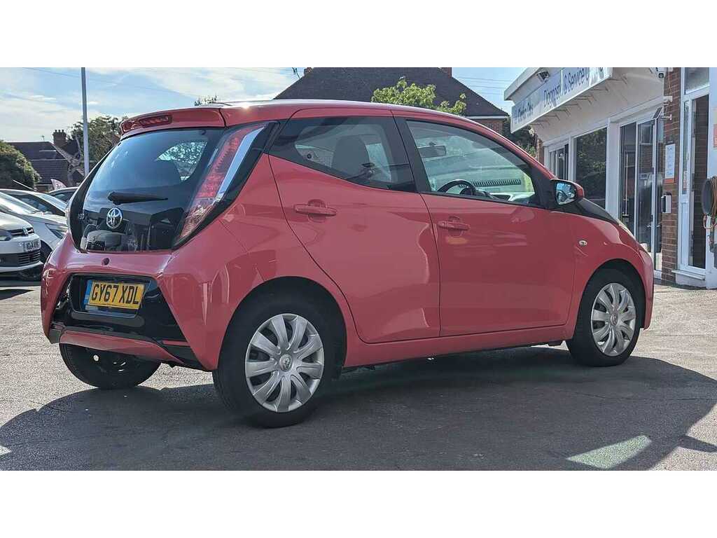 Toyota Aygo 1L X-style Red #4