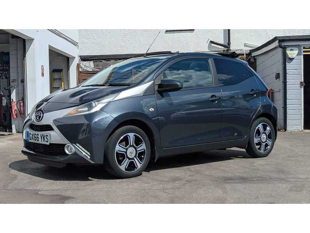 Toyota Aygo 1.0 Vvt-i X-clusiv 2 X-wave Euro GX66YKS Grey #3
