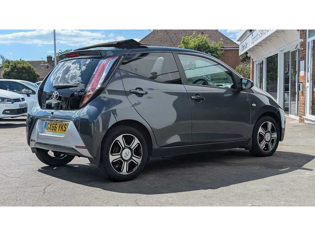 Toyota Aygo 1.0 Vvt-i X-clusiv 2 X-wave Euro GX66YKS Grey #4