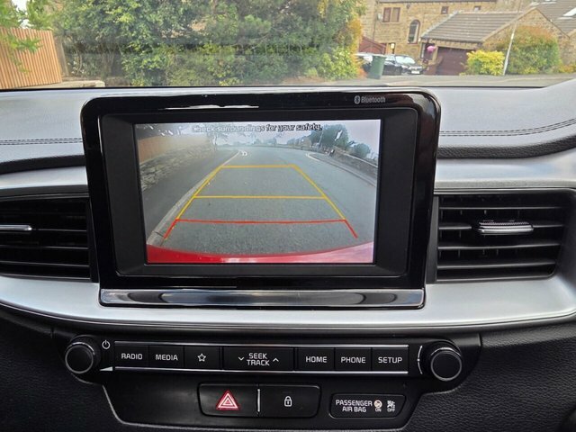 Kia Ceed Hatchback Red #5