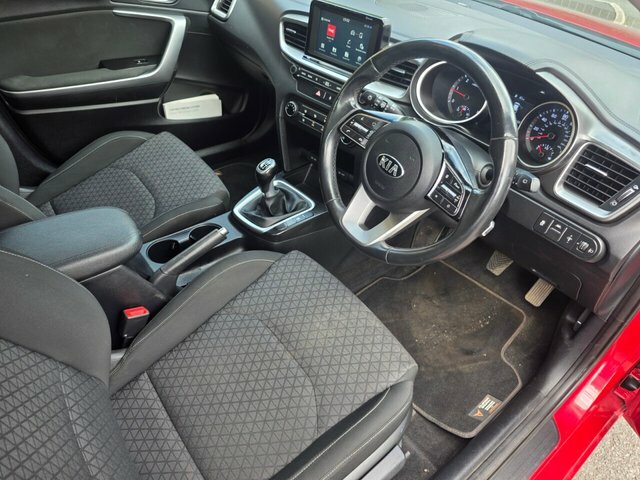 Kia Ceed Hatchback Red #6