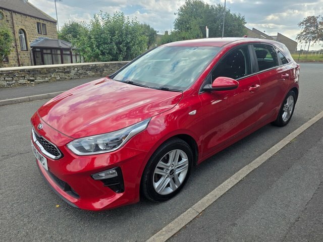 Kia Ceed Hatchback Red #2