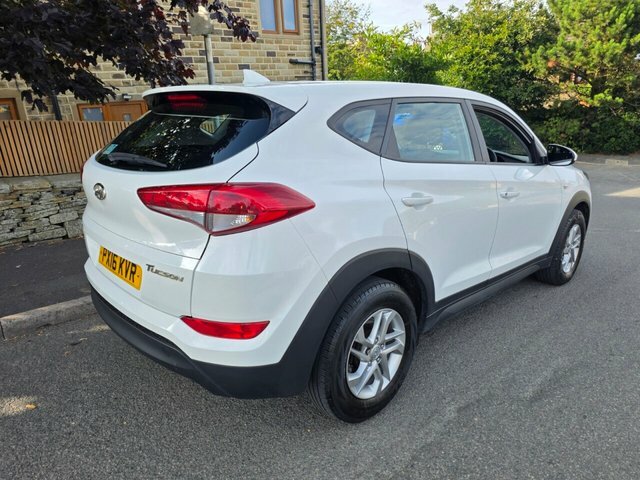 Hyundai Tucson Suv White #3