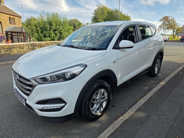 Hyundai Tucson Suv White #2