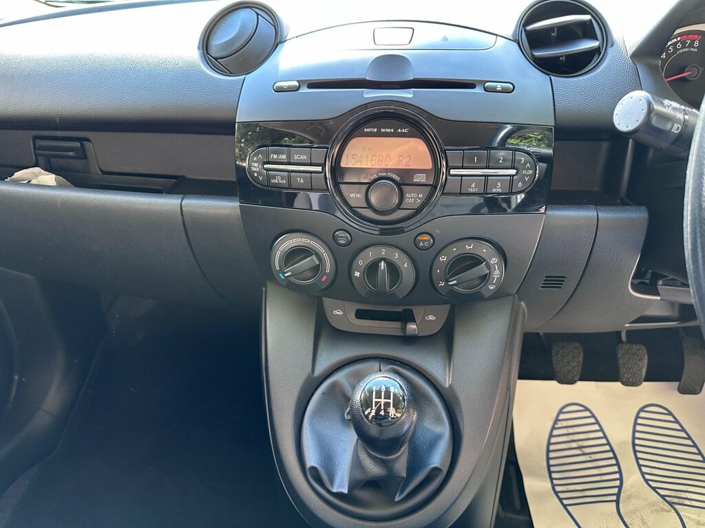 Mazda 2 2014 1.3 Tamura 2014,Low Mileage,35 Road Tax,54mp White #20