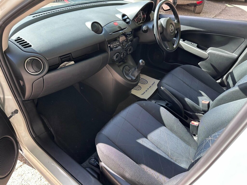 Mazda 2 2014 1.3 Tamura 2014,Low Mileage,35 Road Tax,54mp White #12