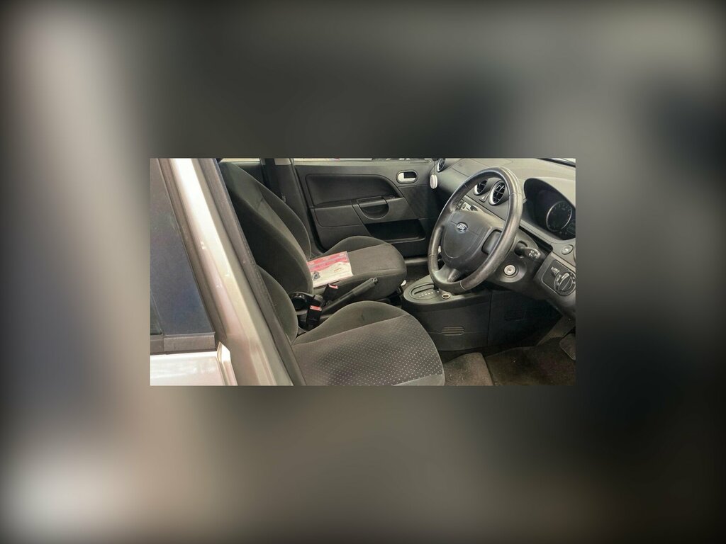 Ford Fiesta Hatchback 1.4 Ghia 200555 Red #2