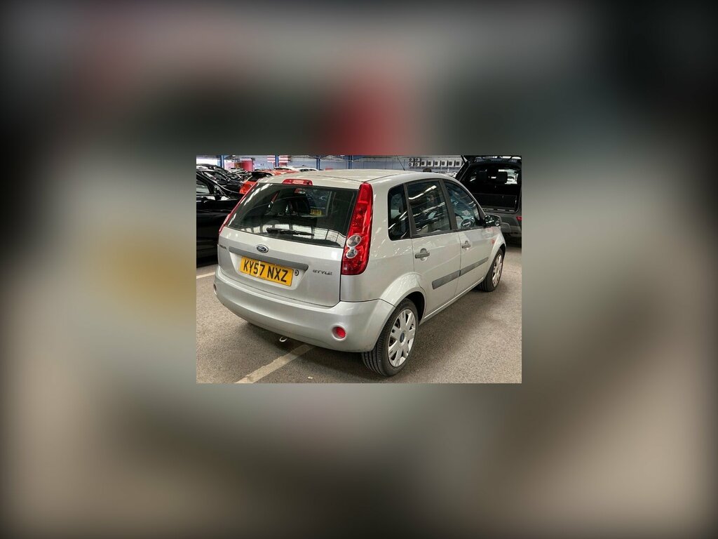 Ford Fiesta Style Climate 16V 5-Door Silver #1