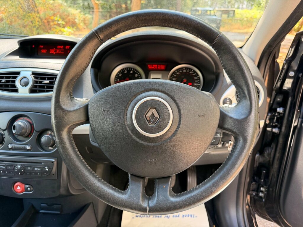 Renault Clio 1.6 Vvt Gt Hatchback Euro 4 128 White #13