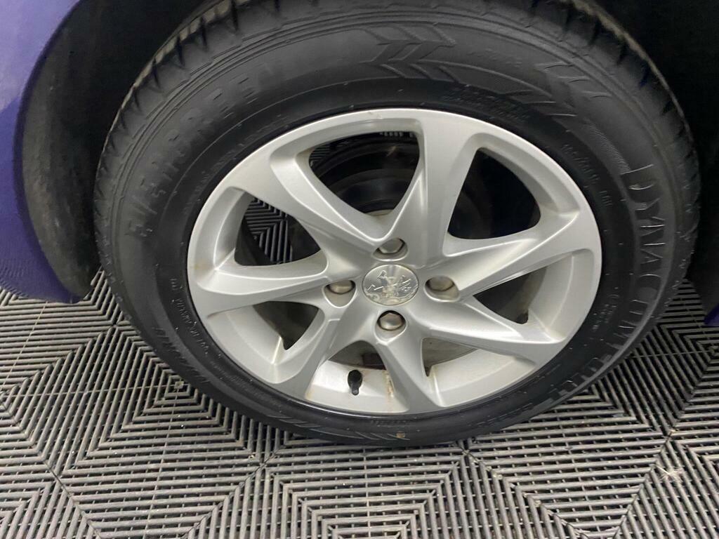Peugeot 208 1.6 E-hdi Allure Silver #19