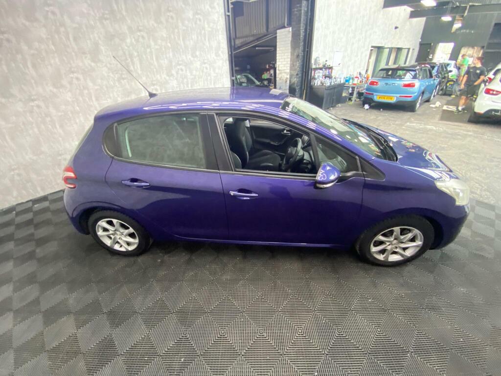 Peugeot 208 1.6 E-hdi Allure Silver #8