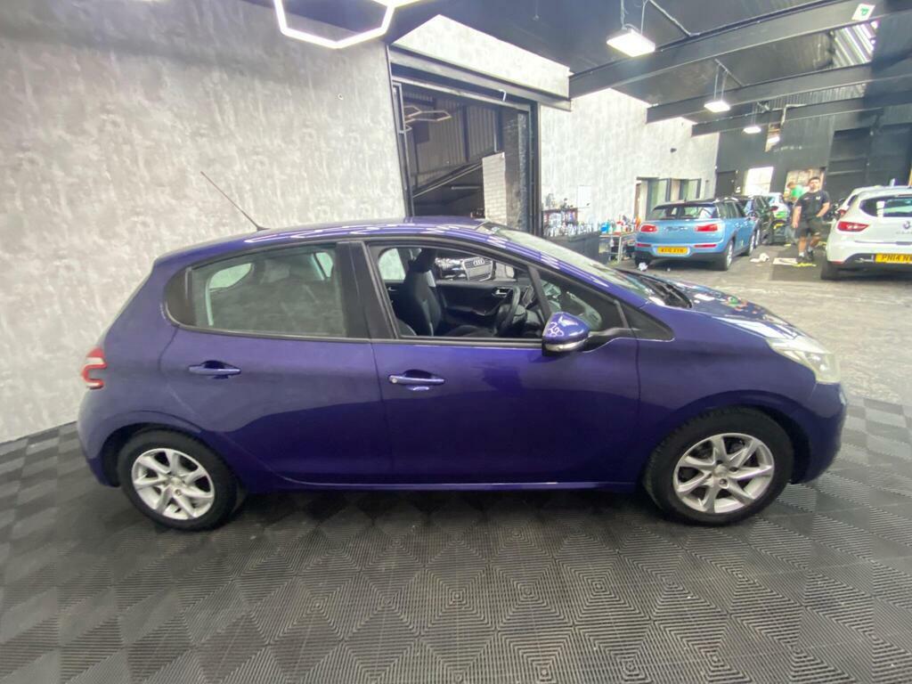 Peugeot 208 1.6 E-hdi Allure Silver #7