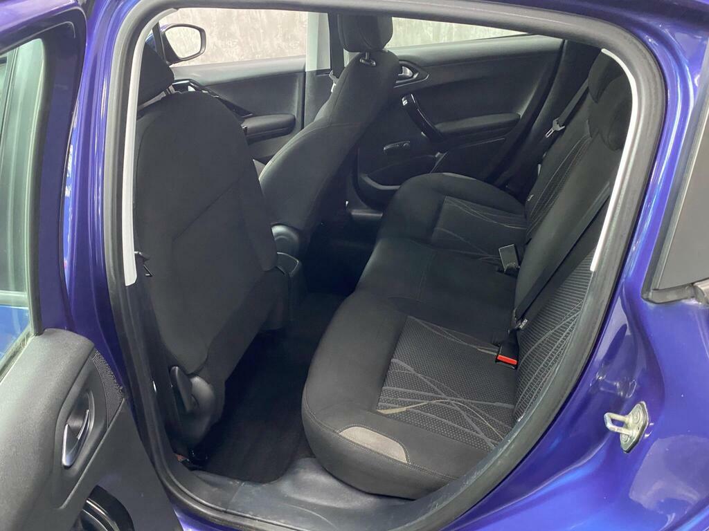 Peugeot 208 1.6 E-hdi Allure Silver #25