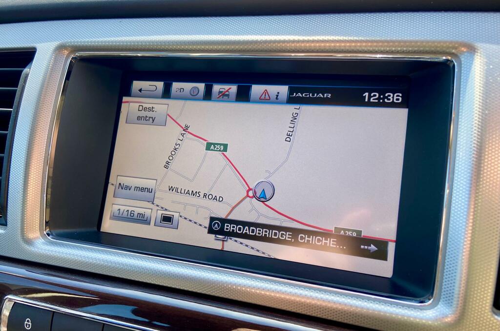 Jaguar XF 2.2D Portfolio Saloon White #5