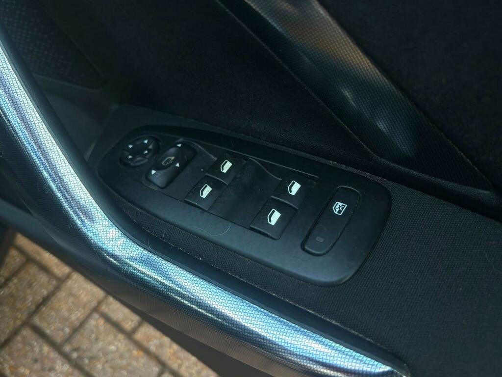 Peugeot 2008 1.6 E-hdi Allure Euro 5 Ss Black #16