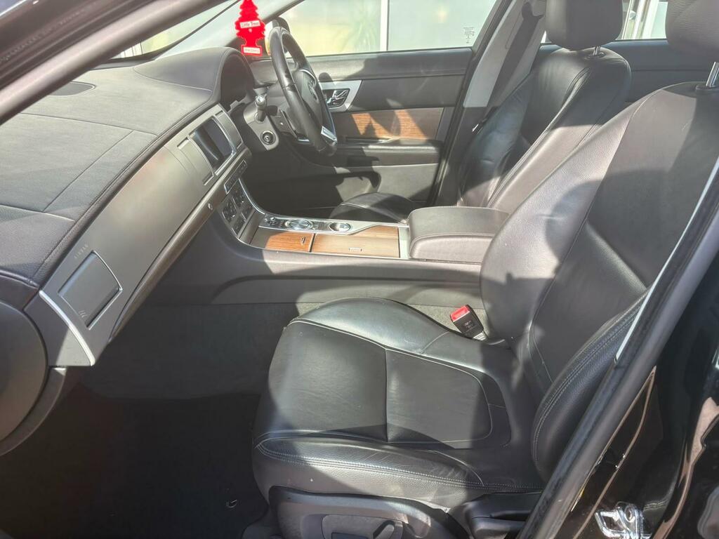 Jaguar XF 2.2D Luxury Saloon Black #6