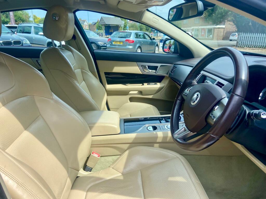 Jaguar XF Saloon 3.0D V6 Premium Luxury Euro 5 201 Grey #17