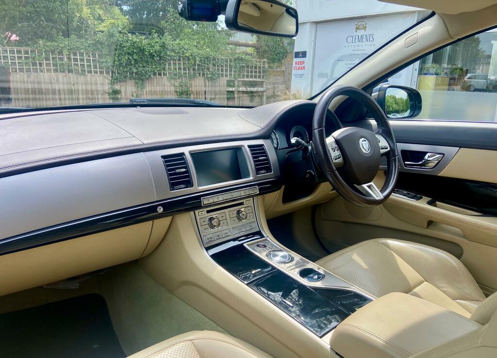 Jaguar XF Saloon 3.0D V6 Premium Luxury Euro 5 201 Grey #13