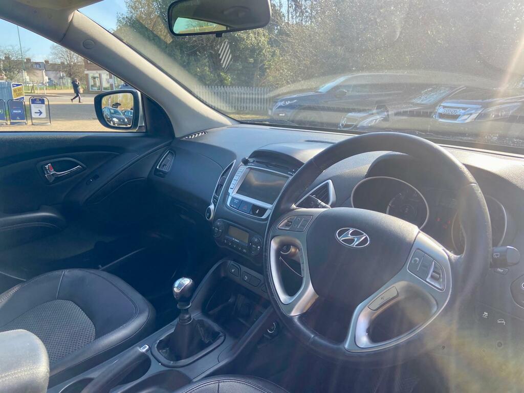 Hyundai Ix35 1.7 Crdi 115Ps Style Estate- Hyundai Servic White #17