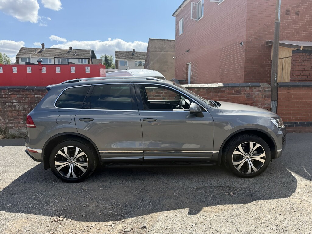 Volkswagen Touareg 3.0 Tdi V6 Bluemotion Tech R-line Grey #2