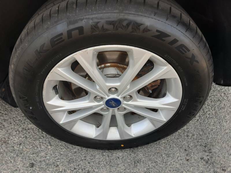 Ford Kuga 1.5 Tdci Titanium 2Wd LL67OCU Black #5