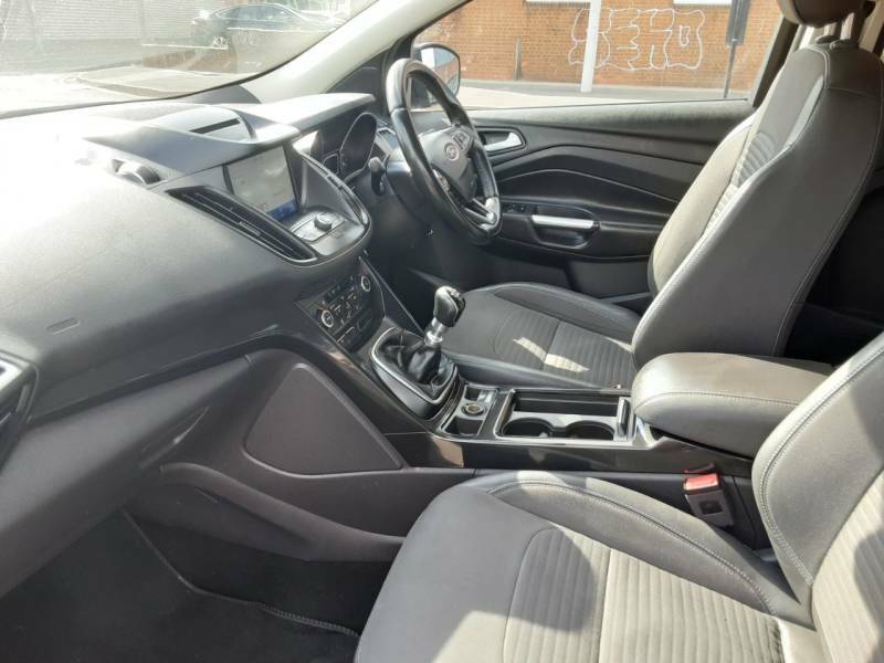Ford Kuga 1.5 Tdci Titanium 2Wd LL67OCU Black #6