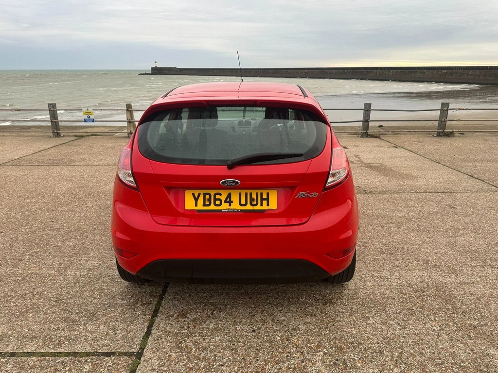 Ford Fiesta Zetec 5dr YD64UUH Red #4