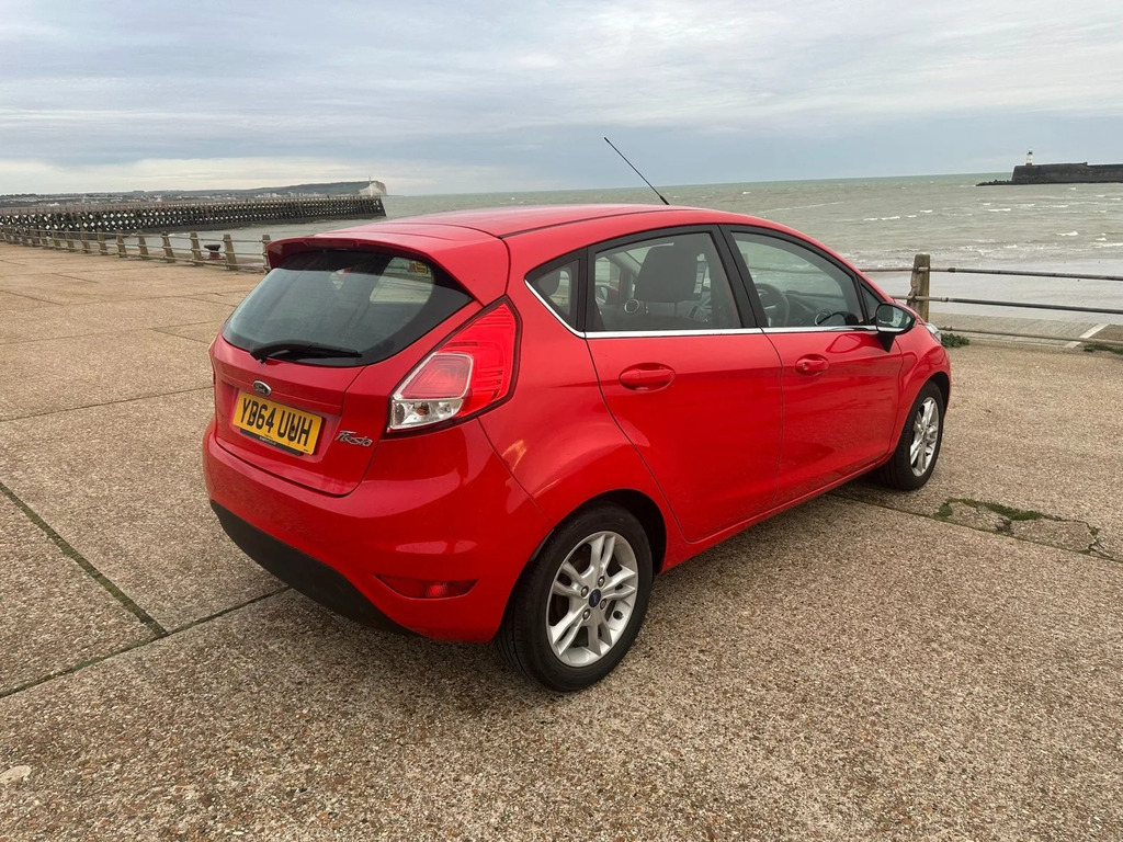 Ford Fiesta Zetec 5dr YD64UUH Red #5